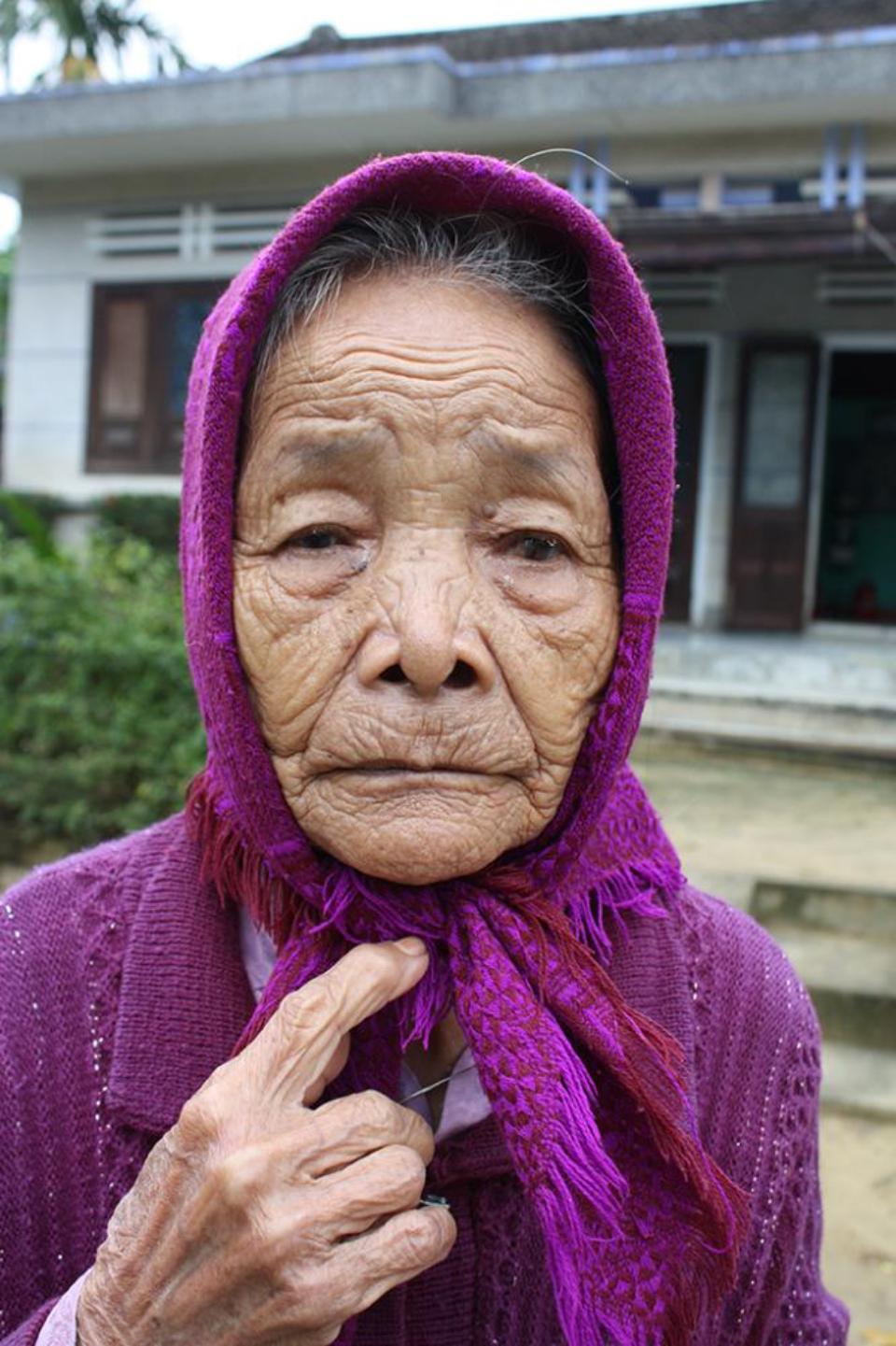 une femme âgée